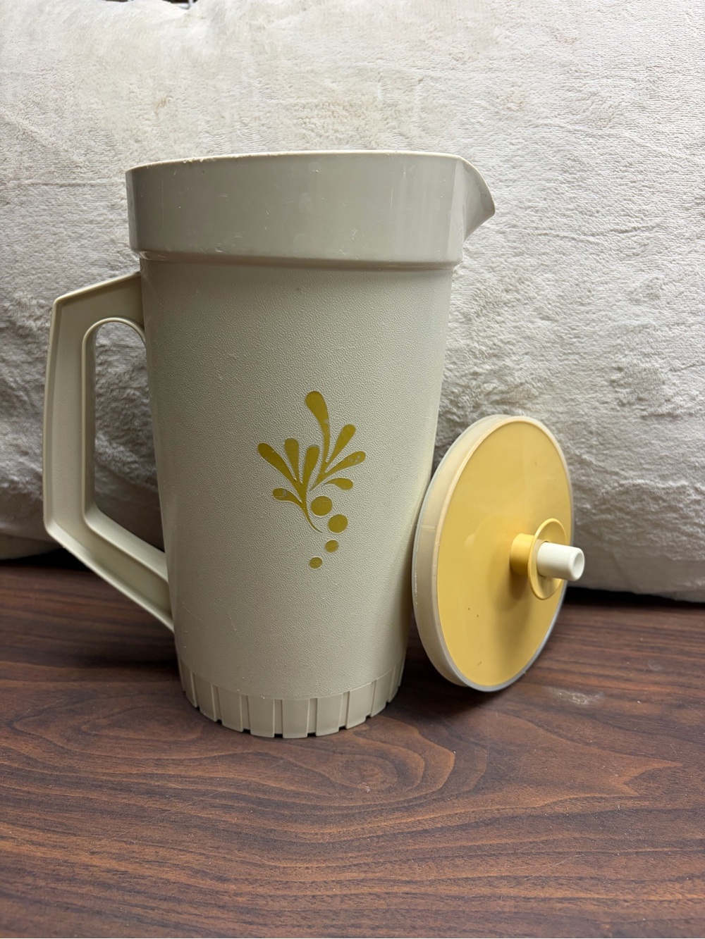 Vintage Tupperware 2 Qt Pitcher Almond Harvest Gold Push Button Lid Floral Print